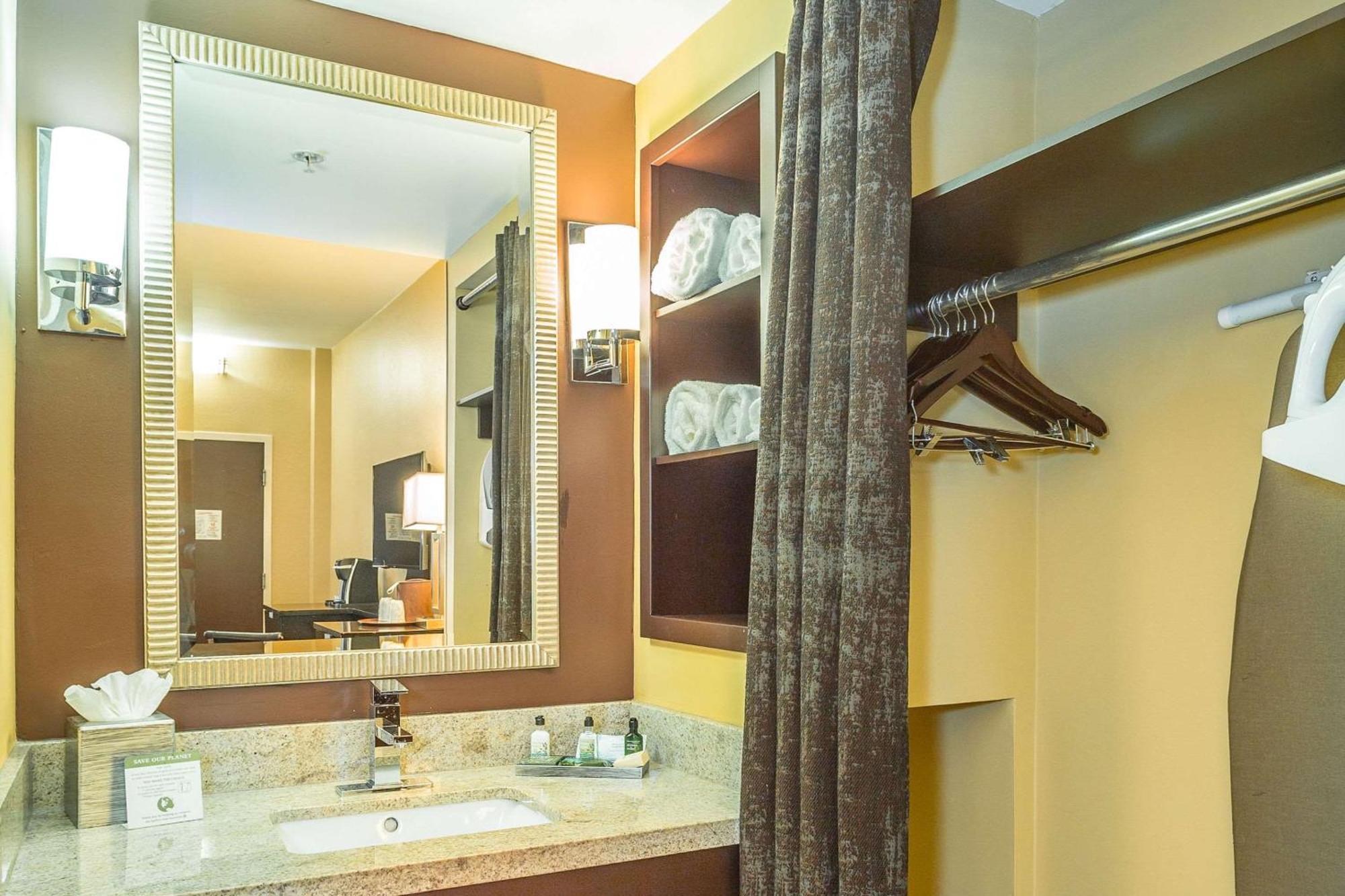 Inn At The Peachtrees, Ascend Hotel Collection Атланта Екстер'єр фото