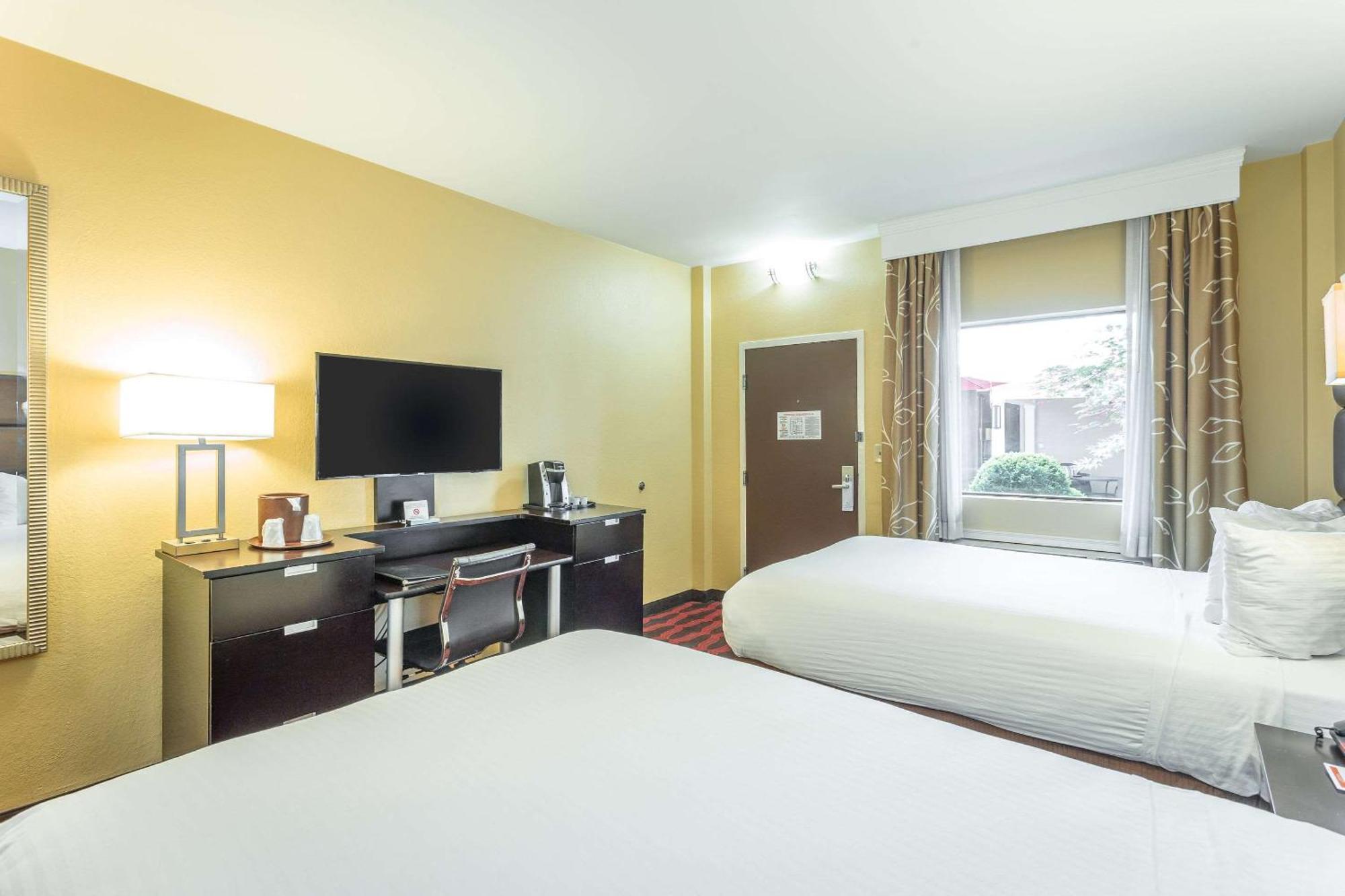 Inn At The Peachtrees, Ascend Hotel Collection Атланта Екстер'єр фото