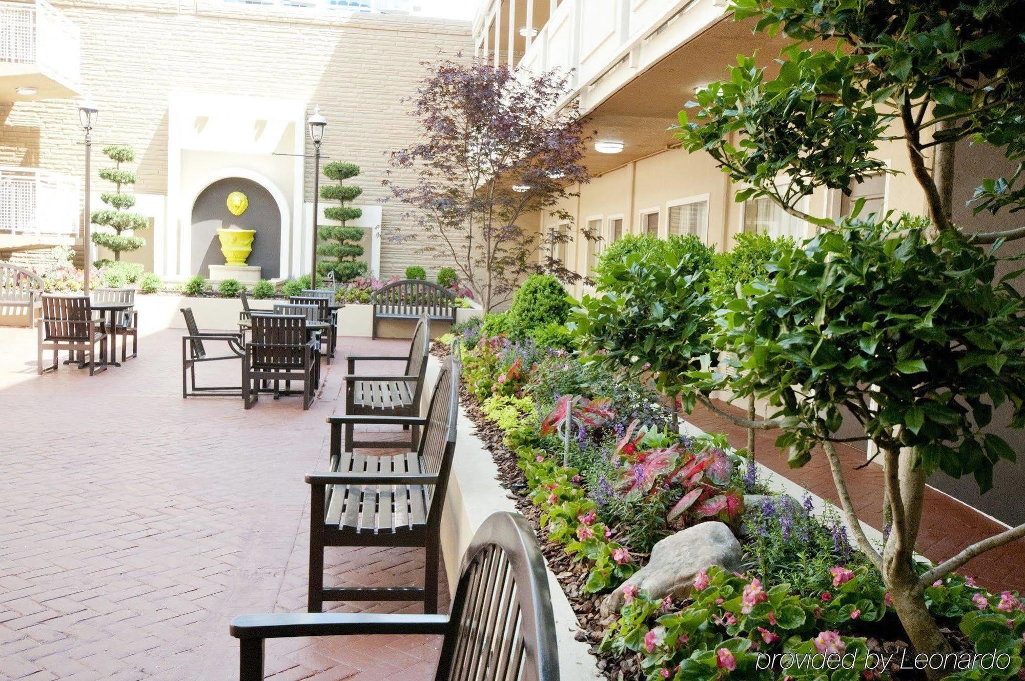 Inn At The Peachtrees, Ascend Hotel Collection Атланта Екстер'єр фото