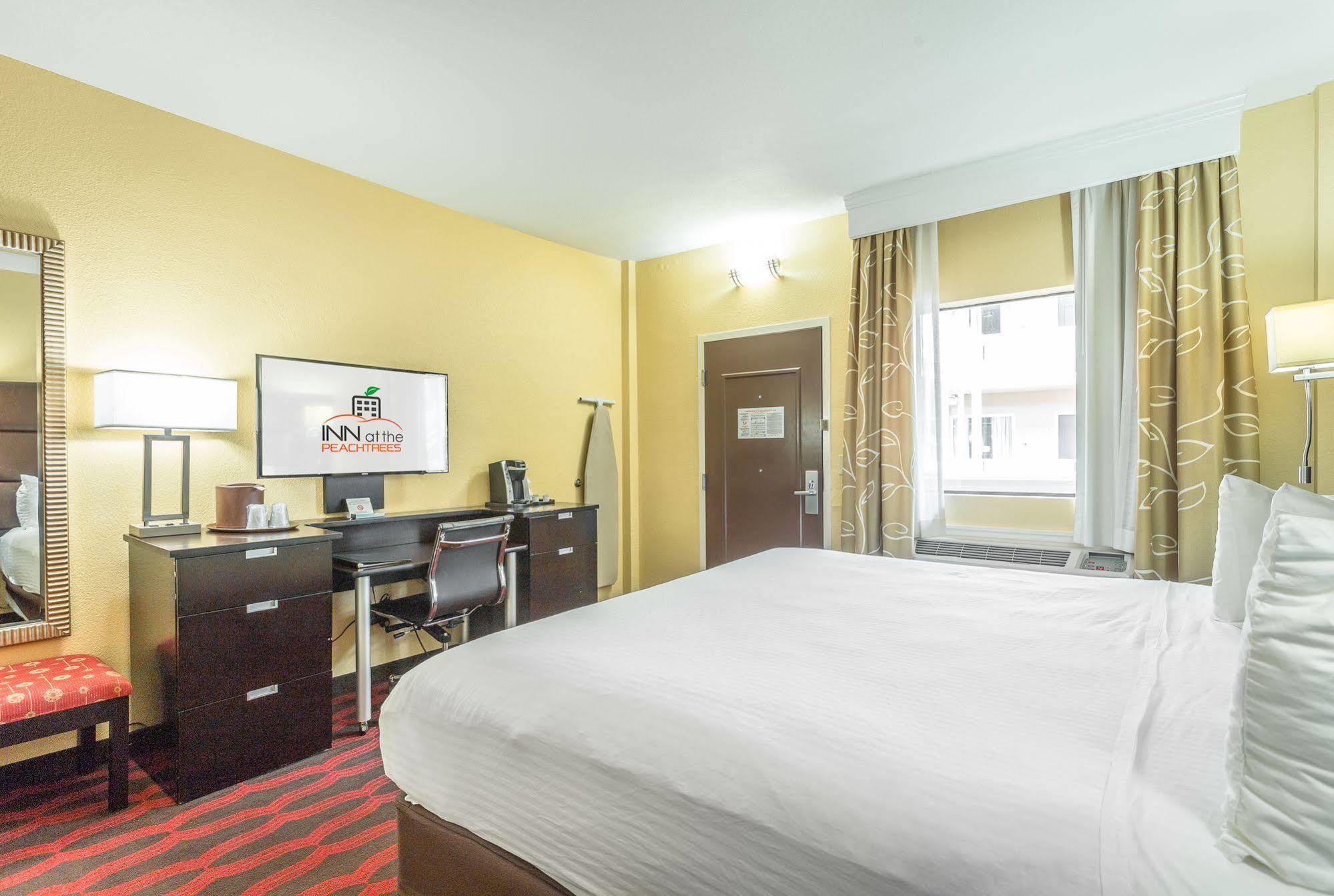 Inn At The Peachtrees, Ascend Hotel Collection Атланта Екстер'єр фото